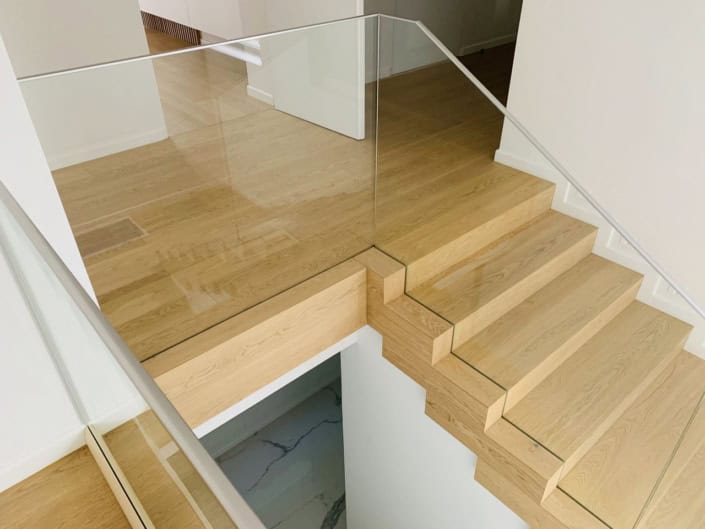 stekljannye ograzhdenija lestnicy